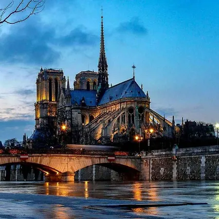 Notre Dame Apartman *